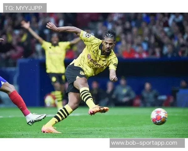 安塞尔米诺精彩头球破门助多特在第41分钟取得领先