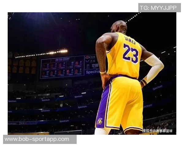 夸梅质疑詹姆斯年龄问题为何仍能完成隔人扣篮的表现